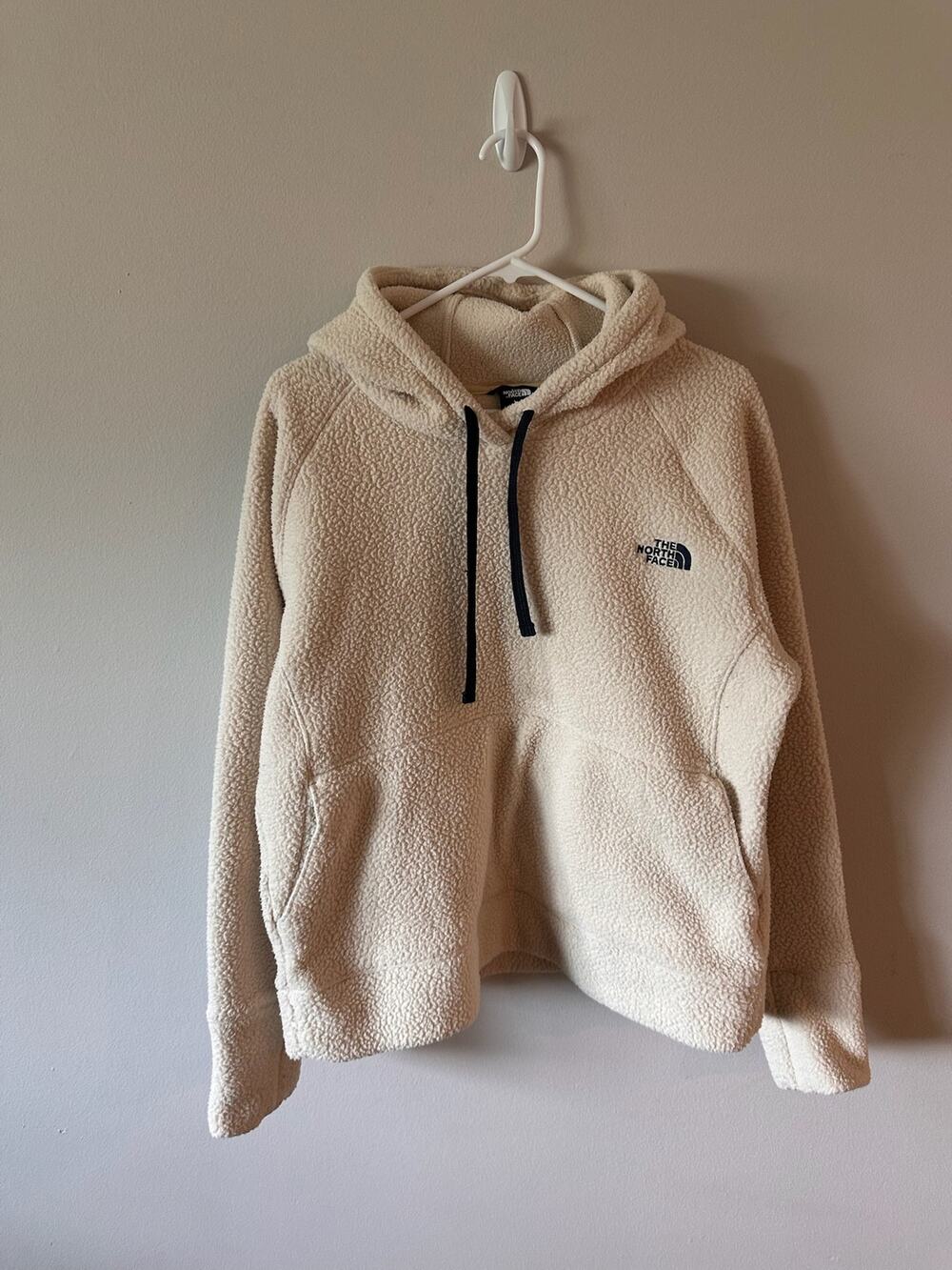 The North Face Women’s XL
Pull Over Hoodie Fleece